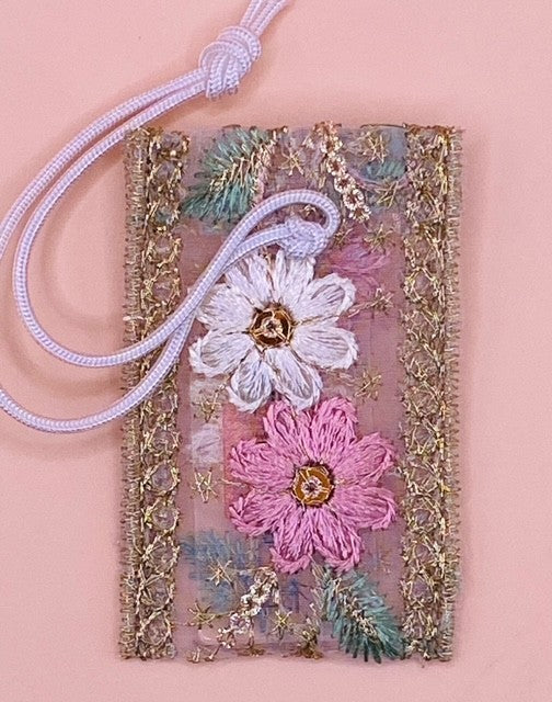 ゴールドに輝くお花