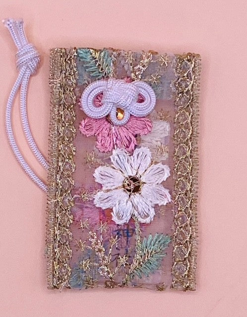 ゴールドに輝くお花